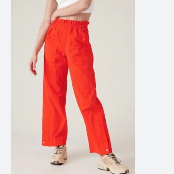 Athleta Pants - Athleta Trekkie Parachute pants size 0